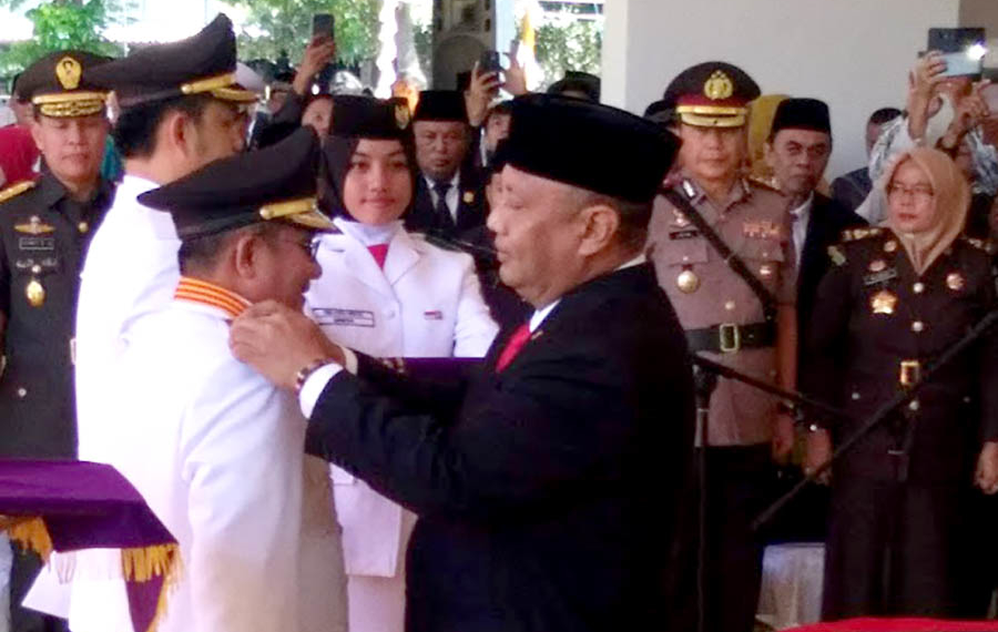 Gubernur Gorontalo, Rusli Habibie melantik Marten Taha dan Ryan Kono, sebagai Walikota dan Wakil Walikota Gorontalo, periode 2019 – 2024, yang d9igelar di Rumah Jabatan Gubernur Gorontalo, Minggu (2/6/2019).