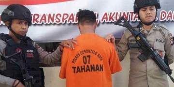 Pelaku pembacokan di Taman Kota Gorontalo, Kamis (27/6/2019) diamankan di Polres Gorontalo Kota. Foto: Istimewa.