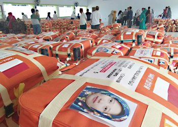 Jelang keberangkatan, Panitia Haji Embarkasih Antar Gorontalo sejak Senin (22/7/2019) mulai mengumpulkan koper JCH di aula Asrama Haji Gorontalo.(Foto: Lukman Polimengo)