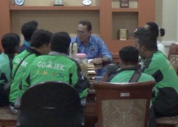 Perwakilan ojek online saat mengadakan pertemuan dengan Assisten I Pemkab Gorontalo, Rabu (17/7/2019).