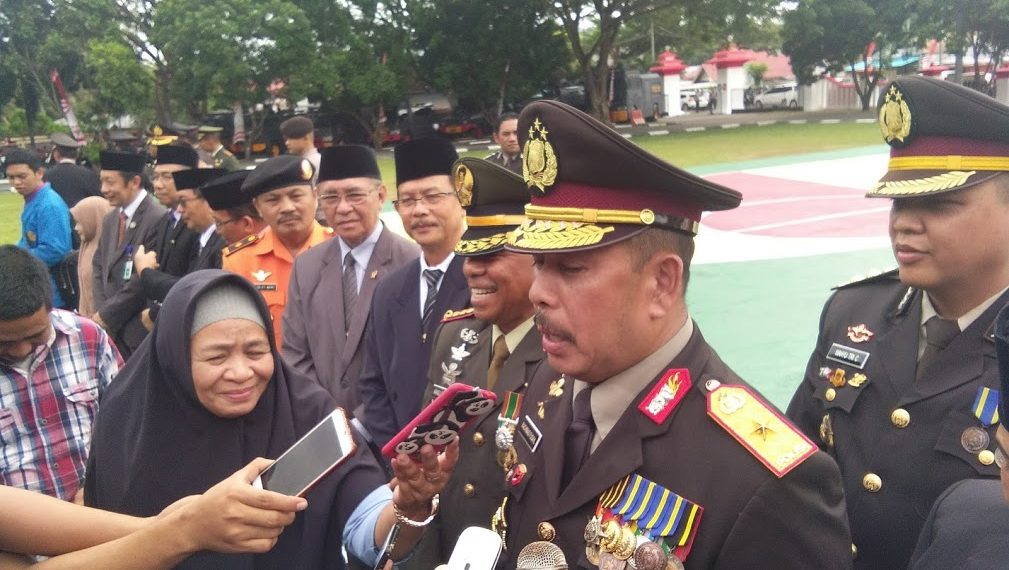 Kapolda Gorontalo Brigjen Pol rachmad Fudail saat diwawancarai awak media usai upacara HUT Bhayangkara ke 73, Rabu (10/7/2019).