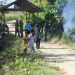 Prajurit Korem Nani Wartabone terlibat aksi bersih-bersih lingkungan dengan masyarakat Desa Tolotio, Kecamatan Tibawa, Kabupaten Gorontalo.