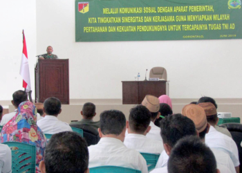 Danrem 133 Nani Wartabone, Kolonel Czi Arnold AP Ritiauw memberikan sambutan pada kegiatan Komsos.