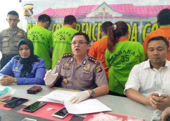 Kabid Humas Polda Gorontalo, AKBP Wahyu Tri cahyono, saat menggelar jumpa pers di Polda Gorontalo, Rabu (31/7/2019).