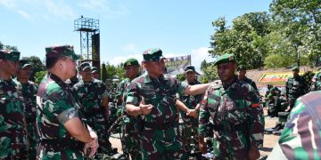 Asisten Operasi Panglima TNI Mayjen TNI Ganip Warsito selaku ketua Tim pemeriksaan Mabes TNI dengan membawah misi Panglima TNI, mengecek kesiapan terakhir Satgas Pamtas Yonif 713/Satya Tama, Senin (22/7/2019).