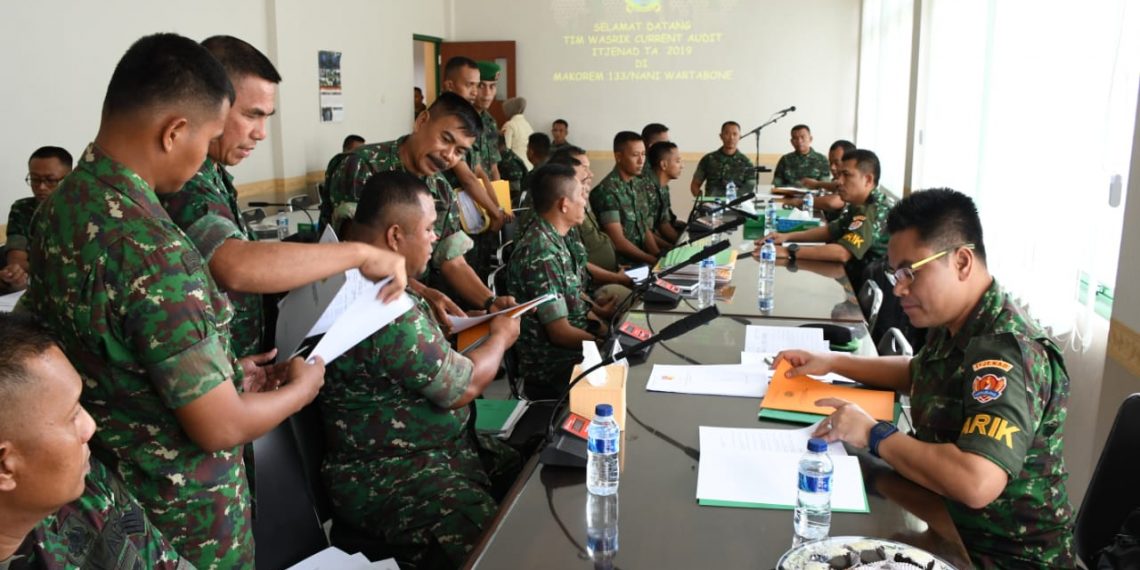 Suasana pemeriksaan oleh Tim Itjenad dan Pengawasan Dan Pemeriksaan (Wasrik), di Mako Korem 133 Nani Wartabone.