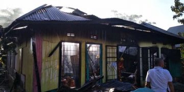 Bangunan rumah sekaligus toko pupuk dan obat-obatan pertanian di Kecamatan Bolango Selatan yang dilalap si jago merah. Foto: Istimewa.