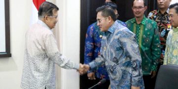 Walikota Kota Gorontalo, Marten Taha bersama pengurus dan anggota APEKSI, saat bertemu Wakil Presiden Jusuf Kalla, di Kantor Wapres, Jalan Veteran, Jakarta, Jumat 30/82019).