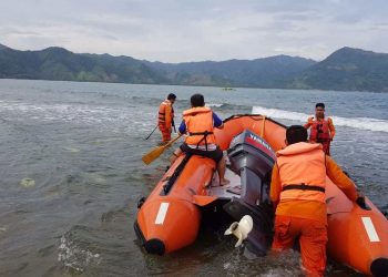 Badan Pencarian Dan Pertolongan (Basarnas) Gorontalo melakukan upaya pencarian dua nelayan di Kecamatan Biluhu yang hilang. Foto: Basarnas Gorontalo.