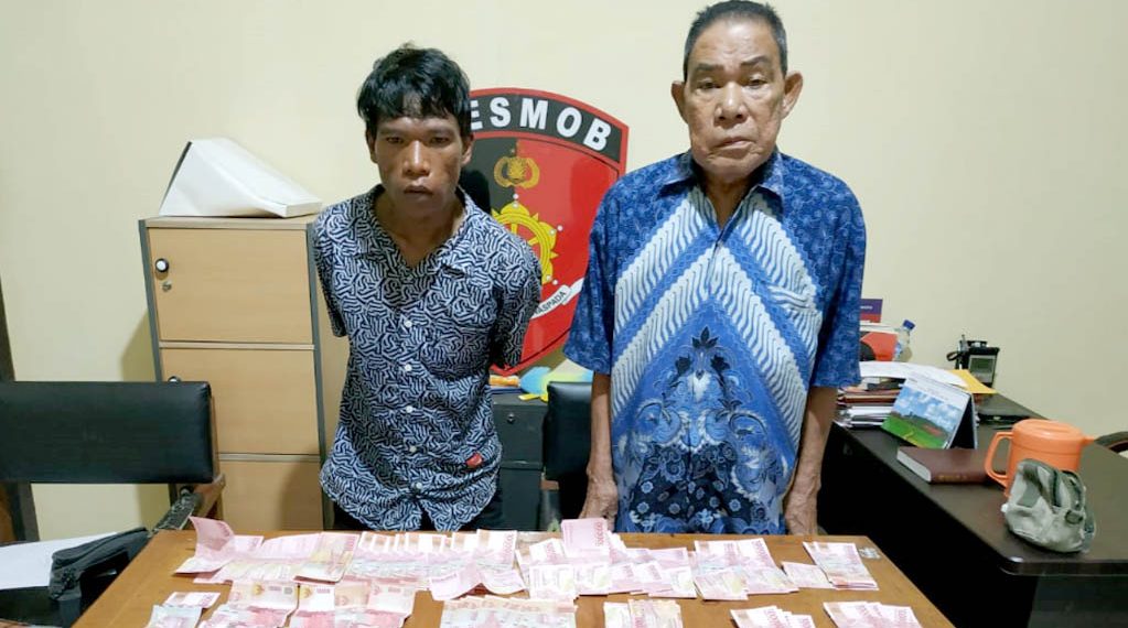 Dua orang terduga sebagai pelaku tinda pidana pencurian uang senilai Rp 60 juta.