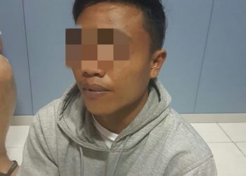 RD (21), salah satu tersangka penganiayaan terhadap Reykel Hanafi, warga Desa Mongolato Kecamatan Telaga Kabupaten Gorontalo.