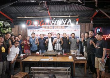 Foto bersama deklarator Asosiasi Media Siber Indonesia (AMSI) Provinsi Gorontalo. (Foto: Dokumentasi AMSI Gorontalo).