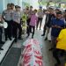 Puluhan mahasiswa saat menggelar demo di depan Kantor DPRD Kabupaten Gorontalo.