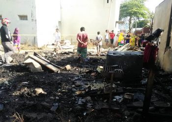 Sisa puing tiga rumah di Perum Pulubala, Kelurahan Pulubala, Kecamatan Kota Tengah , Kamis (5/9/2019) yang ludes dilalap sijago merah. (Foto: Istimewa).