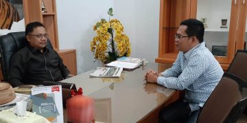 Ketua DPRD Kota Gorontalo,Risman Taha, menerima kunjungan kerja Ralin Sinulingga, Wakil Ketua DPRD Kabupaten Langkat,Provinsi Sumatera Utara, Senin (16/9/2019).