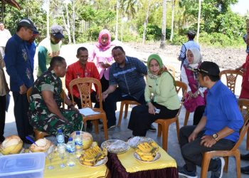 Danrem 133/Nani Wartabone Kolonel Czi Arnold AP Ritiauw bersama Sekda Kabupaten Gorontalo Ir Hadijah U Tayeb beserta dinas terkait, meninjau kembali lahan lokasi rencana pembangunan Sekolah Calon Bintara (SECABA) TNI AD di Desa Ilomata,  Kecamatan Tibawa,  Kabupaten Gorontalo, Kamis (26/9/2019).