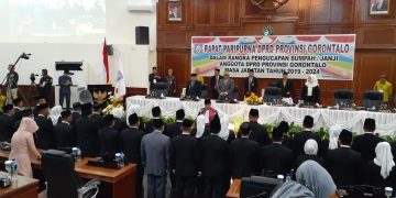 Suasana pelantikan pengambilan sumpah dan janji Anggota DPRD Provinsi Gorontalo Periode 2019 2024. Senin (9/9/2019). Foto: Fazril Lahassan.