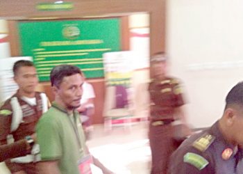 Terkait kasus proyek tujuh ruas jalan di Kota Gorontalo, Kejaksaan Tinggi Gorontalo melakukan penahanan terhadap Rolliy Parman.