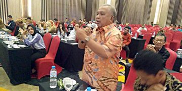 Sarlis Mantu, perwakilan Asosiasi Nelayan Kota Gorontalo, saat berbicara pada kegiatan Musrembang Kota Gorontalo, Selasa (17/9/2019). Foto: Lukman Polimengo.