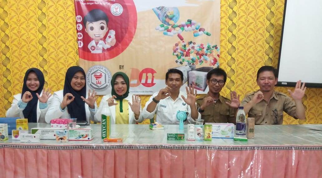 Tanya Obat Tanya Apoteker. Slogan ini menjadi salah satu ajakan para apoteker kepada masyarakat tentang pentingnya menggunakan obat, yang digelar melalui Pencanangan Gerakan Masyarakat Cerdas Menggunakan Obat ( GeMaCerMat ) se - Kecamatan Kota Tengah, Kota Gorontalo, Senin (30/9/2019).