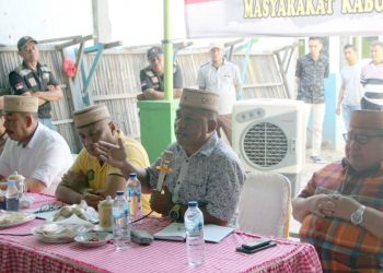 Danrem 133/Nani Wartabone bersama jajaran Forkopimda Provinsi Gorontalo saat berdialog bersama warga di Kecamatan Limboto, Minggu (13/10/2019).