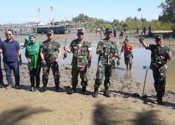 Dalam rangka memperingati HUT TNI Ke – 74, jajaran  TNI di wilayah Provinsi Gorontalo menggelar kegiatan penanama pohon manggrove dan pengobatan gratis, dan donor darah,  yang di pusatkan di Desa Katialada, Kecamatan Kwandang, Kabupaten Gorontalo Utara, Senin (7/10/2019).