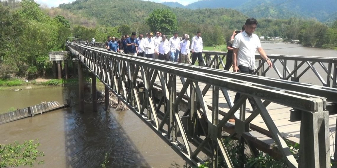 Komisi III bersama instansi terkait, dari Pemprov dan Pemkab Bonebolango, Proyek pembangunan jembatan Molingtogupo di Kecamatan Suwawa, Kabupaten Bone Bolango,pada Kamis (24/10/2019).