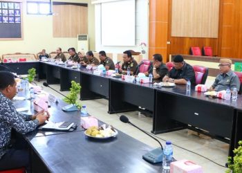 Pimpinan, Ketua Fraksi serta Anggota Komisi 1 DPRD Provinsi Gorontalo,  melakukan kunjungan kerja ke Kantor Kejaksaan Tinggi (Kejati) Gorontalo, dalam rangka konsultasi Peraturan Daerah (Perda) Wilayah Bebas Korupsi (WBK) Provinsi Gorontalo, Selasa (22/10/2019).