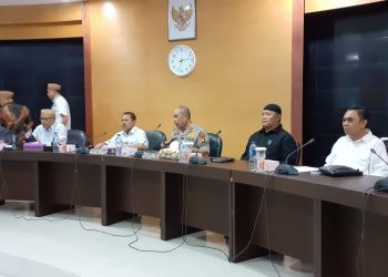 Komisi satu bidang Hukum Deprov Gorontalo dan Pemprov Gorontalo melaksanakan Rapat Dengar Pendapat (RDP)  bersama Kapolda Gorontalo, bertempat diruang Dulohupa DPRD Provinsi Gorontalo, Jumat (04/10/2019).