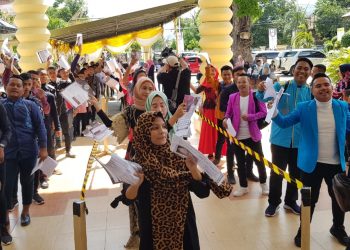 Setelah dua tahun berturut turut  sukses menggelar Liga Dangdut Indonesia (LIDA), Stasiun tv Indosiar kembali menggelar audisi langsung LIDA 2020 di Provinsi Gorontalo. Tampak antrian peserta dari berbagai daerah di Gorontalo untuk ikut audisi tersebut. (Foto: Panitia LIDA 2020)