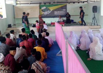 Sebanyak 50 santri dan santriwati Pondok Pesantren Salafiyah Syafi’iyah Desa Banuroja Kecamatan Randangan, Kabupaten Pohuwato mengikuti pelatihan jurnalistik dan konten kreatif sosial media. Kegiatan ini diselenggarakan Pondok pesantren bekerja sama dengan Assosiasi Media Siber Indonesia Gorontalo, Selasa (5/11/19).