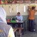 Salah satu rumah makan yang dilabeli stiker oleh petugas dari Pemkot Gorontalo lantaran belum membayar pajak.