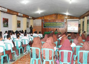 Menanamkan sikap menangkal radikalisme dan komunisme, Kodim 1304/Gorontalo menggelar kegiatan Sosialisasi Cegah Tangkal Radikalisme dan Komunisme, yang diikuti oleh puluhan pelajar Madrasah Aliah Muhammadiah Kota Gorontalo, Jumat (6/12/2019) pekan lalu.