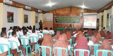 Menanamkan sikap menangkal radikalisme dan komunisme, Kodim 1304/Gorontalo menggelar kegiatan Sosialisasi Cegah Tangkal Radikalisme dan Komunisme, yang diikuti oleh puluhan pelajar Madrasah Aliah Muhammadiah Kota Gorontalo, Jumat (6/12/2019) pekan lalu.