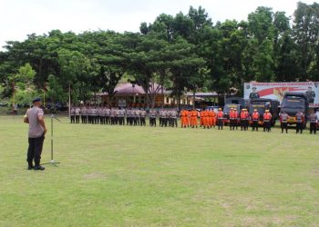 Menghadapi tantangan tugas penanggulangan bencana alam yang saat ini diperkirakan akan terjadi akibat cuaca  buruk, Satuan Brimob Polda Gorontalo melakukan Apel Gelar personel dan peralatan SAR, Selasa (31/12/19). Foto: Humas Polda Gorontalo.