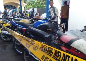 Kendaraan roda dua yang tangkinya sudah dimodifikasi, diamankan di Polda Gorontalo.