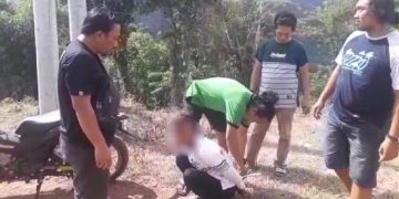 Pelaku pencurian saat diamankan aparat.