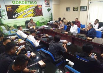 Mempererat kemitraan dan silaturahmi, Polda Gorontalo menggelar pertemuan dengan sejumlah wartawan yang ada di Gorontalo, Senin (9/12/2019).