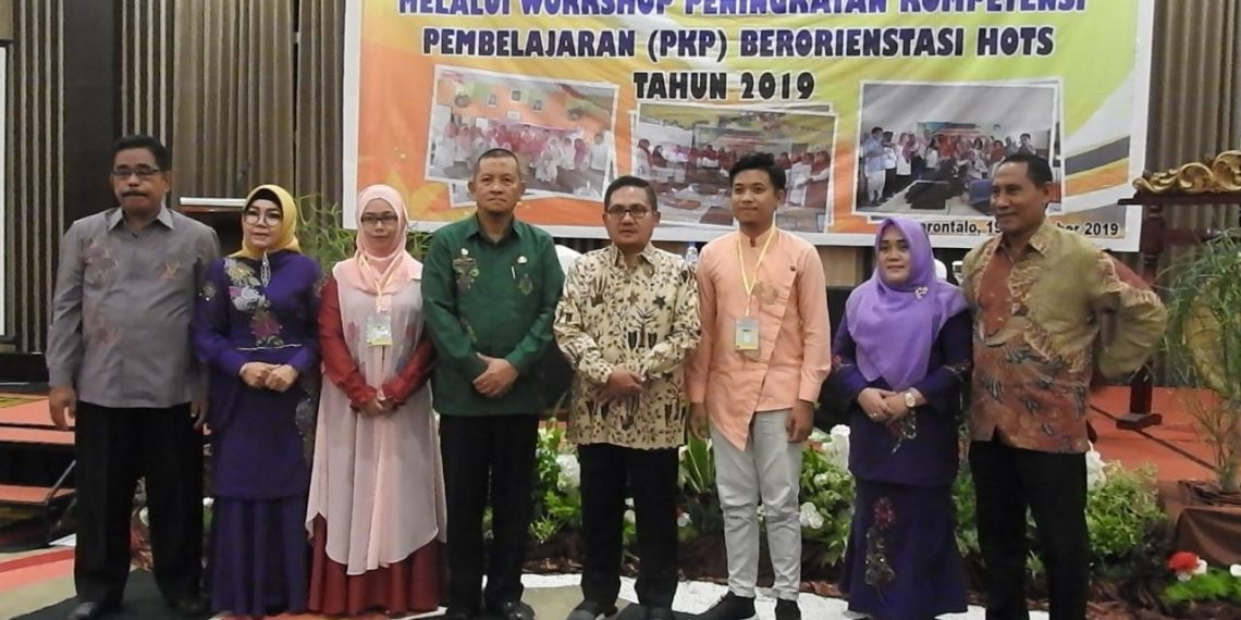 Pemerintah Kota Gorontalo melalui Dinas Pendidikan Kota Gorontalo menggelar workshop Peningkatan Kompetensi Pembelajaran, Berorientasi Higher Order Thinking Skill- Hots, Kamis (19/12/2019).