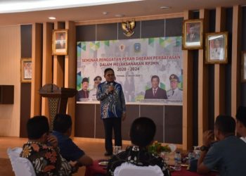 Walikota Gorontalo Marten A. Taha, saat memberikan penguatan terhadap kepala-kepala daerah dalam seminar pelaksanaan RPJMN di Kabupaten Anambas.
