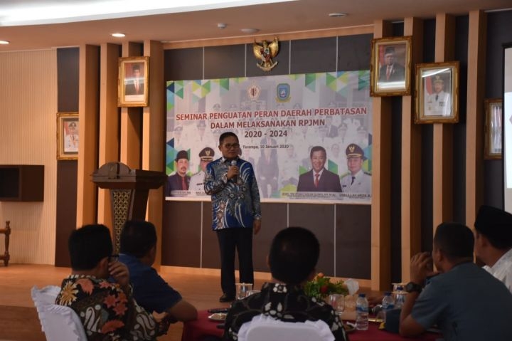 Walikota Gorontalo Marten A. Taha, saat memberikan penguatan terhadap kepala-kepala daerah dalam seminar pelaksanaan RPJMN di Kabupaten Anambas.