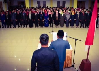Walikota Gorontalo Marten A. Taha melantik 147 pejabat administrator di lingkungan Pemerintah Kota Gorontalo, Kamis (16/01/20). Foto: Humas Pemkot Gorontalo.