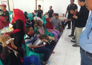 Tim B1 Global Enzym saat mengadakan kegiatan seminar kesehatan dan pemgobatan gratis.