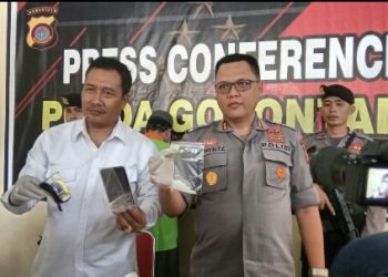 Kabid Humas Polda Gorontalo, AKBP Wahyu Tri Cahyono saat memberikan keterangan pers terkait penangkapan kasus kepemilikan Narkoba jenis sabu.