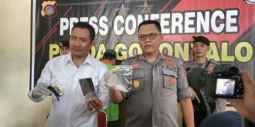 Kabid Humas Polda Gorontalo, AKBP Wahyu Tri Cahyono saat memberikan keterangan pers terkait penangkapan kasus kepemilikan Narkoba jenis sabu.