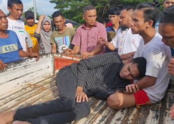 Salah seorang korban Kecelakaan lalu lintas yang terjadi di simpang empat Block Plan Kantor Bupati dan Kantor Dewan Perwakilan Rakyat Daerah Kabupaten Gorontalo Utara, Kamis (13/02)