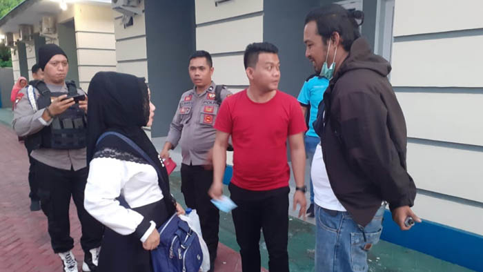 SU, oknum ASN saat terjaring Operasi Penyakit Masyarakat, di salah satu kamar penginapan di Kota Utara, Kota Gorontalo, Rabu (11/3/2020).
