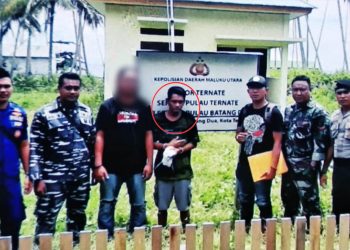 IM alias Iwan saat diringkus Tim Reserse Mobil (Resmob) Polda Gorontalo, di Desa Maayu Kepulauan Batang Dua, Ternate, Provinsi Maluku Utara, yang di bantu anggota pos pengamanan gabungan Polisi TNI AL di Kecamatan Batang Kayu. Maluku Utara.