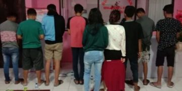 Sembilan remaja yang diamankan aparat saat sedang pesta minuman keras di salah satu kamar kos di Kelyrahan Hutu'o,  Kecamatan Limboto.