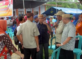 Memastikan distribusi bantuan terhadap warga terdampak banjir di tiga desa di Kecamatan Boliyohuto, Kabupaten Gorontalo, jajaran Komisi III DPRD Provinsi Gorontalo melakukan kunjungan ke posko induk penanganan banjir di lokasi tersebut, Rabu (04/03/2020).